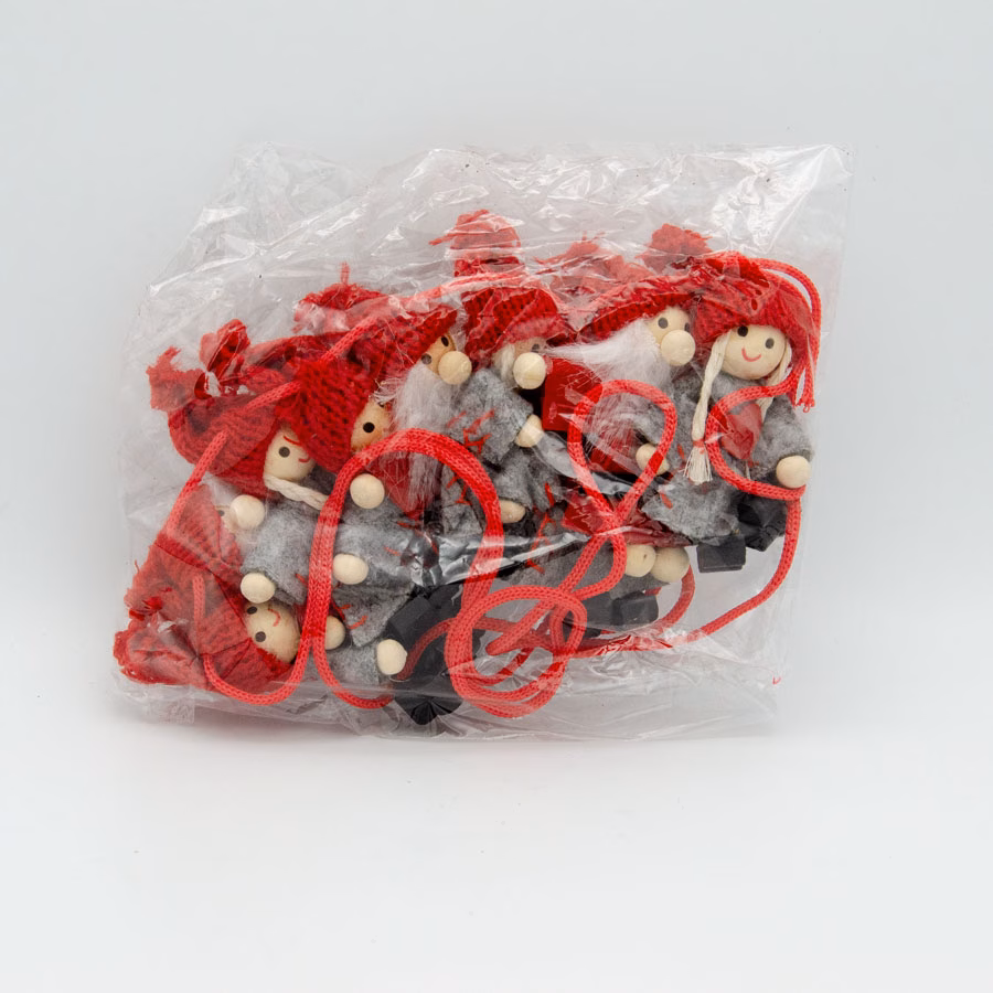 Garland with felt Santas/girls